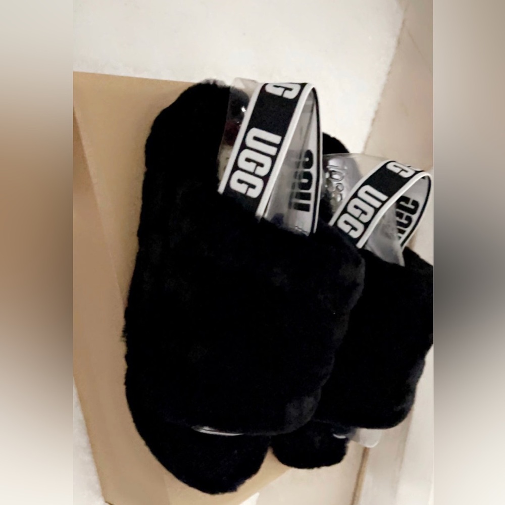 Black UGGS size 7